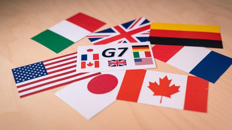 Bandeiras dos países que compõem o G7