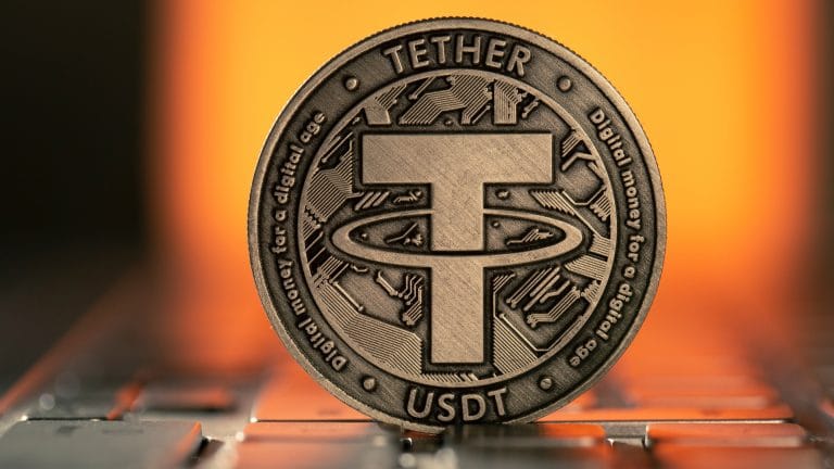 Criptomoeda Tether com fundo laranja