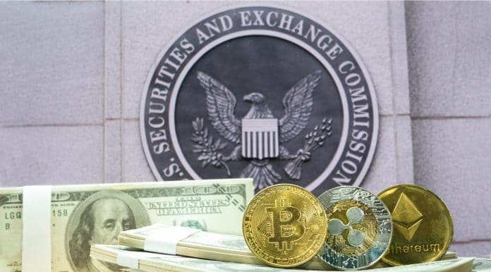 Criptomoedas Bitcoin, Ethereum e Ripple ao lado de Dólar com SEC ao fundo CVM dos EUA