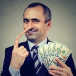 Fraude financeira, homem de negócios mentiroso com dinheiro