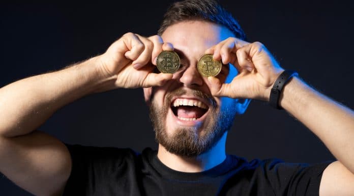 Homem com Bitcoin nos olhos