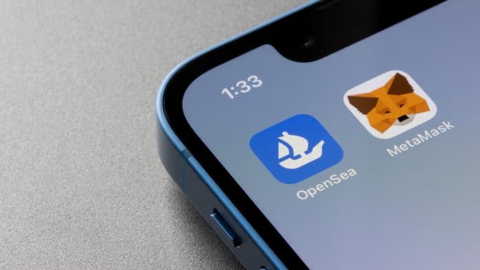 Ícone dos aplicativos OpenSea e MetaMask, plataforma de NFTs e carteira de criptomoedas