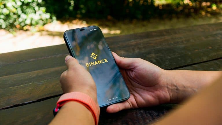 Aplicativo da Binance no celular.