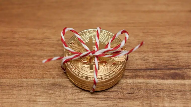 Bitcoin embalado, em referência ao token Wrapped Bitcoin.