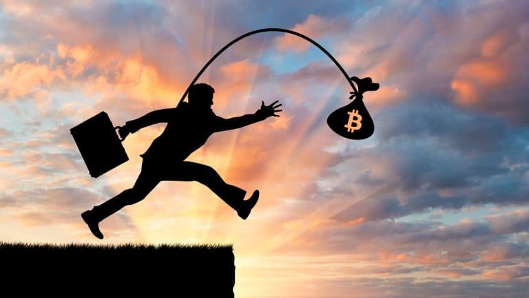 Homem com ganância correndo atrás de Bitcoin.