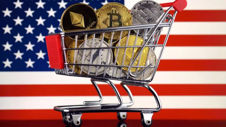 Bandeira dos EUA com carrinho de compras com criptomoedas como Bitcoin.