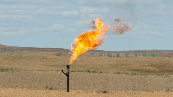 Queima de gás natural na Dakota do Norte.