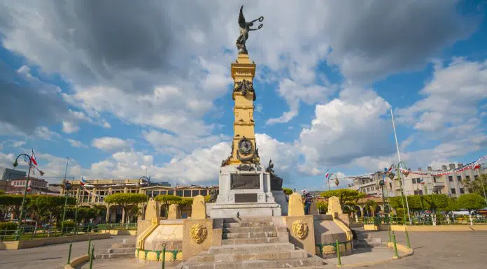 Praça da Liberdade (Liberdad Plaza), ponto turístico em El Salvador.