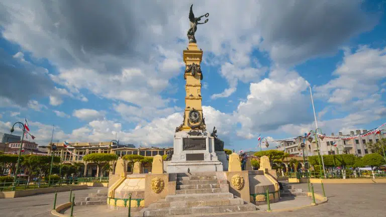 Praça da Liberdade (Liberdad Plaza), ponto turístico em El Salvador.