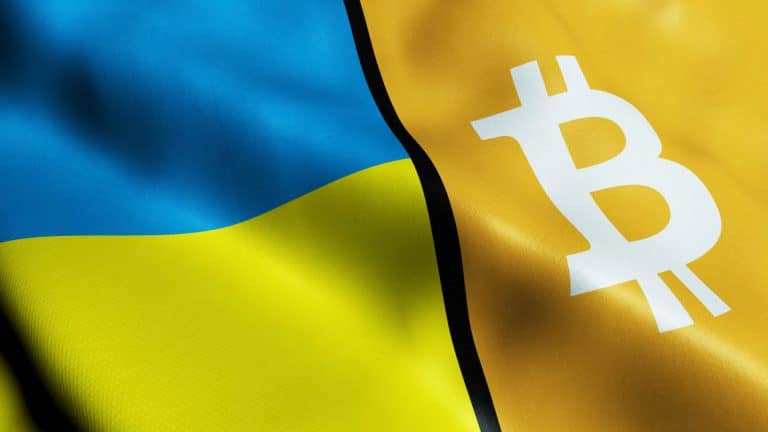 Bandeira da Ucrânia e logotipo do Bitcoin.