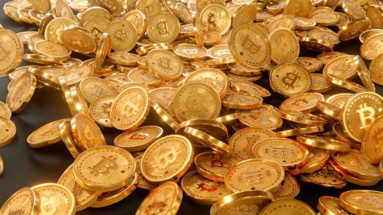 Muitas moedas de Bitcoin.