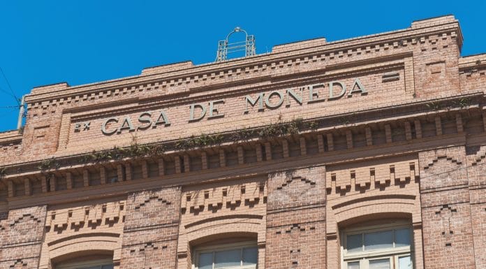 Antiga fachada da Casa de la Moneda no bairro de San Telmo em Buenos Aires, Argentina