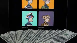 Coleção de NFTs do Bored Ape Yatch Club e notas de dólares