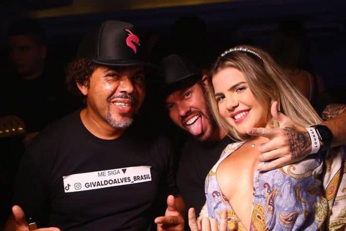 Diego Aguiar publicou foto com Mendigo Givaldo Alves e influencer Grazi Mourão