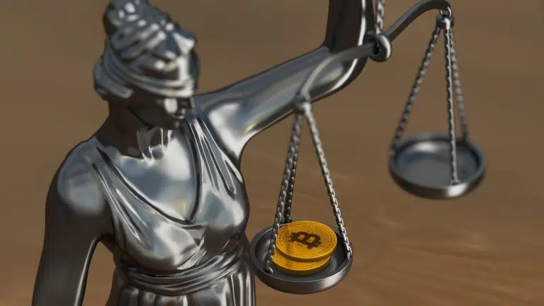 Estátua da justiça e bitcoin