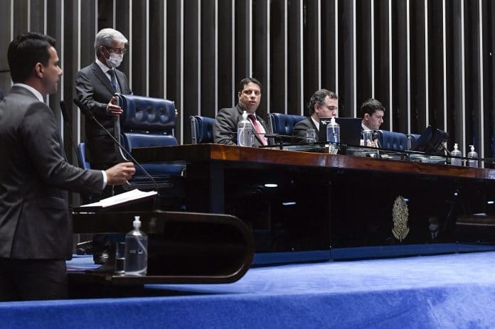 Plenário do Senado Federal durante sessão deliberativa ordinária semipresencial.
