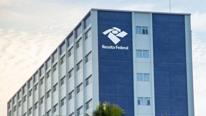 Prédio da Receita Federal do Brasil imposto declaração crimes investigação
