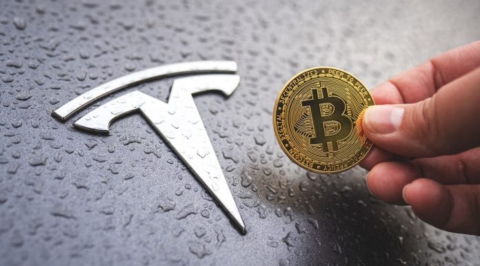 Símbolo do Bitcoin e Tesla
