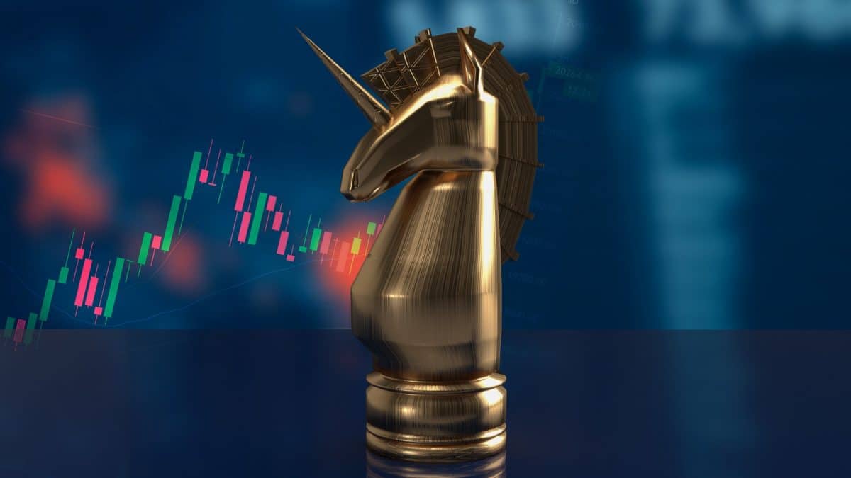Unicórnio próximo de gráficos de bitcoin