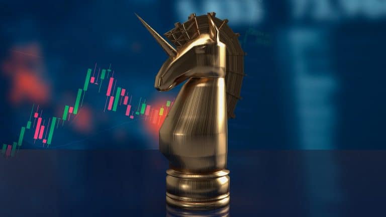Unicórnio próximo de gráficos de bitcoin