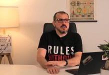 Andreas Antonopoulos, autor dos livros Mastering Bitcoin, Mastering Ethereum e Mastering the Lightning Network. Fonte: YouTube / Reprodução.