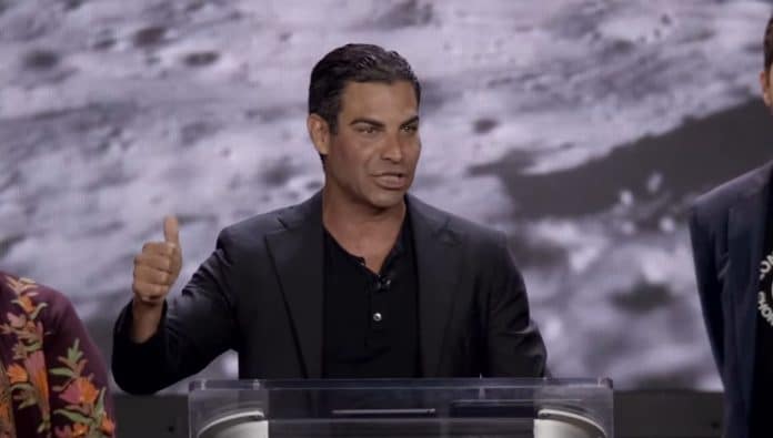 Francis Suarez, prefeito de Miami, abrindo a conferência Bitcoin 2022. Fonte: YouTube / Reprodução.