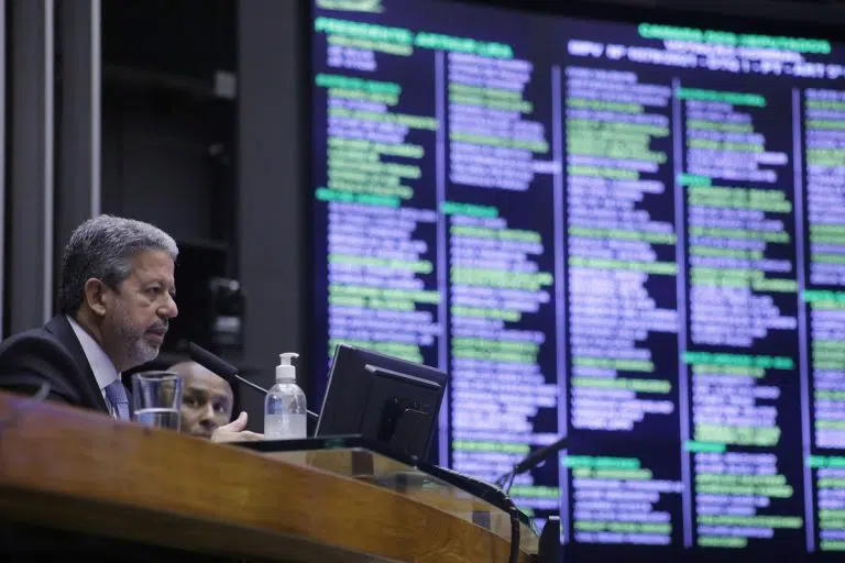 Regulação das criptomoedas no Brasil passa a tramitar com urgência na Câmara dos Deputados