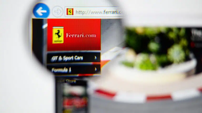 Lupa no site da marca Ferrari