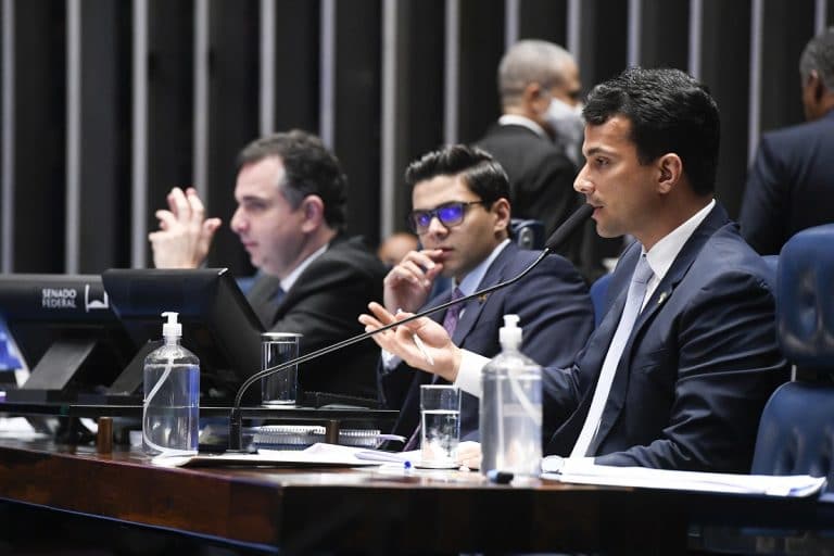 Plenário do Senado Federal durante sessão deliberativa ordinária semipresencial.