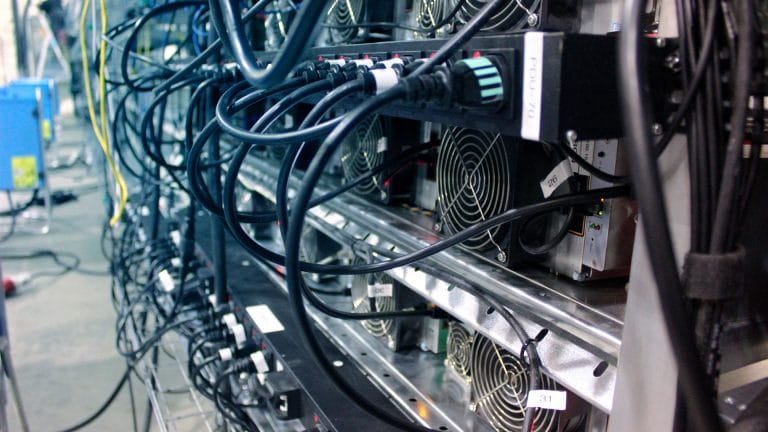 Máquinas de mineração de Bitcoin.
