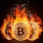Moedas de Bitcoin pegando fogo.