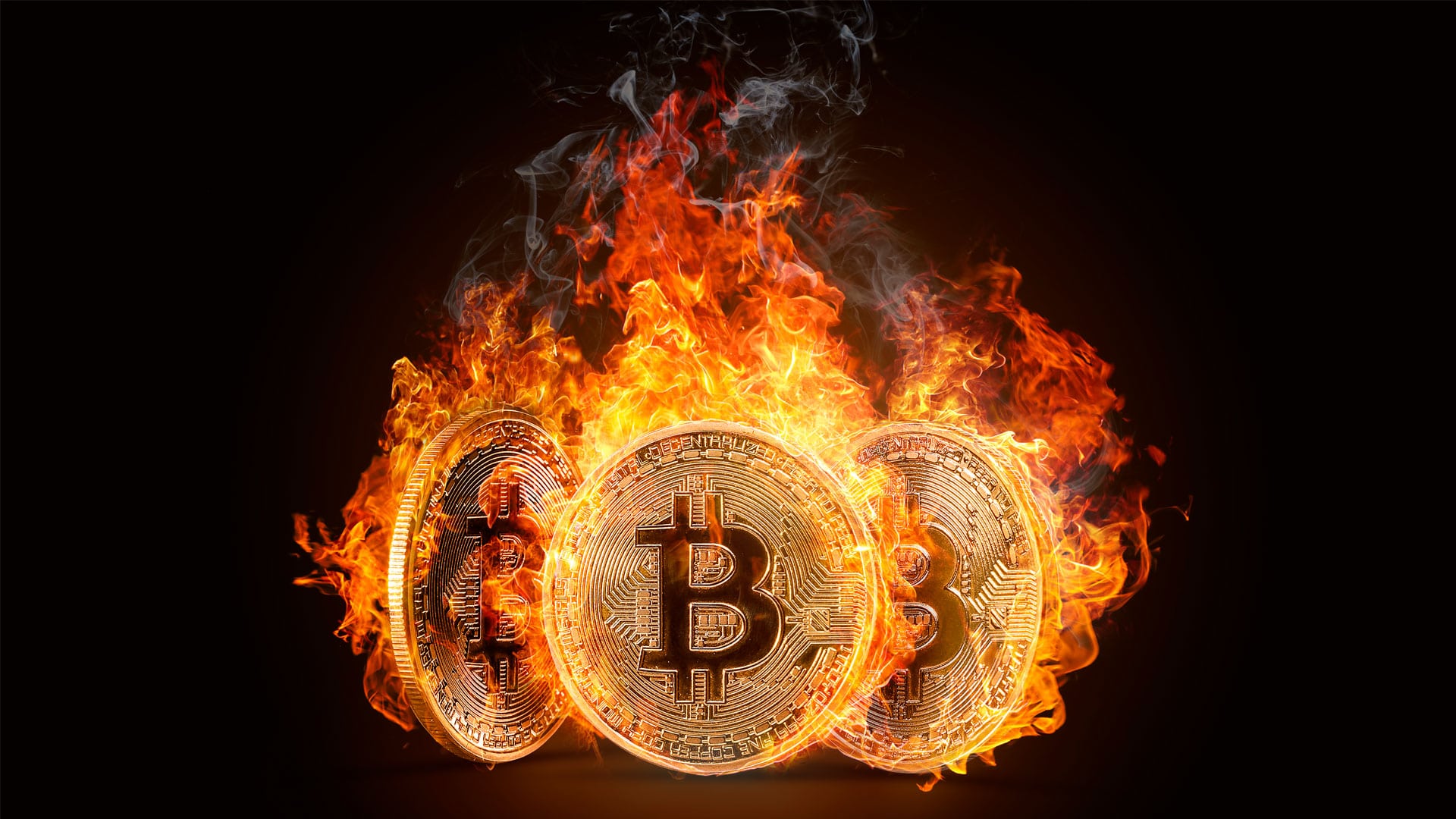Moedas de Bitcoin pegando fogo.