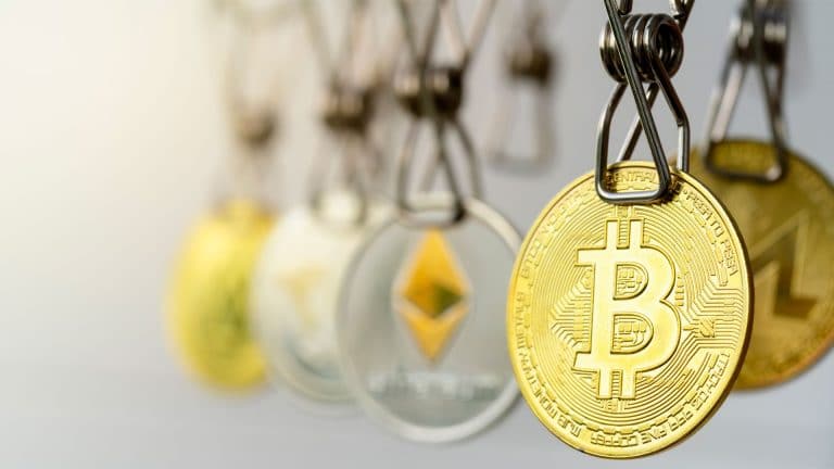 Criptomoedas penduradas.