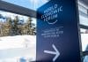 Placa do Fórum Econômico Mundial em Davos, na Suiça.