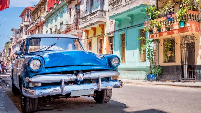 Carro antigo em Havana, Cuba.