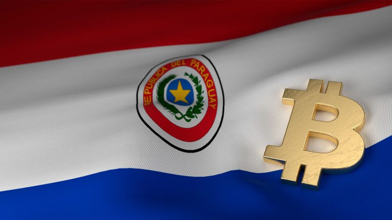 Logotipo do Bitcoin sobre bandeira do Paraguai.