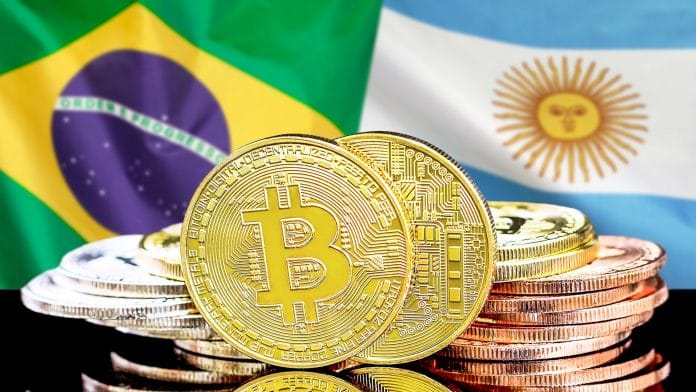 Bandeira do Brasil e Argentina próximo do Bitcoin