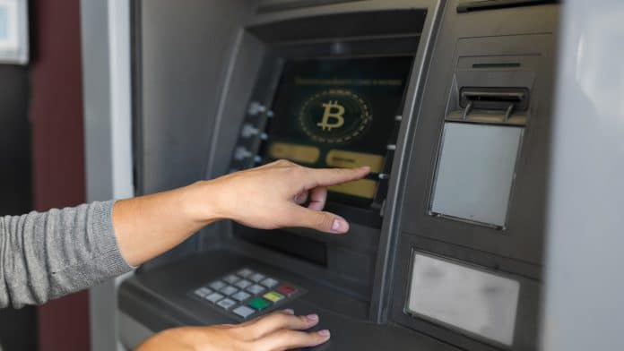 Caixa Eletrônico com imagem do Bitcoin