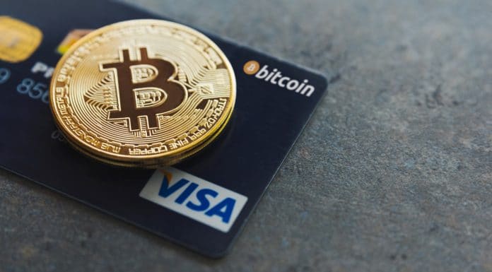 Cartão Visa com escrita de Bitcoin