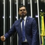 Deputado Federal Expedito Netto na tribuna da Câmara relator de projeto de criptomoedas para brasileiros