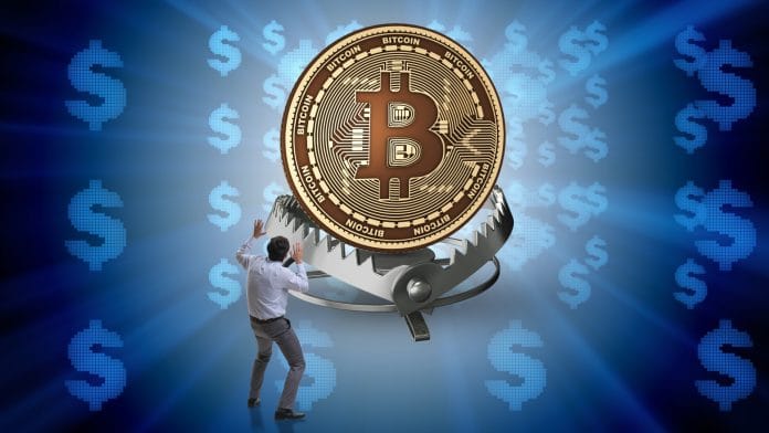 Homem assustado com golpe de bitcoin