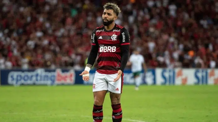 Jogador do Flamengo, Gabigol, em jogo do Brasileirão contra Goiás