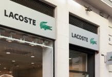 Lacoste é uma empresa francesa de vestuário que vende roupas e acessórios