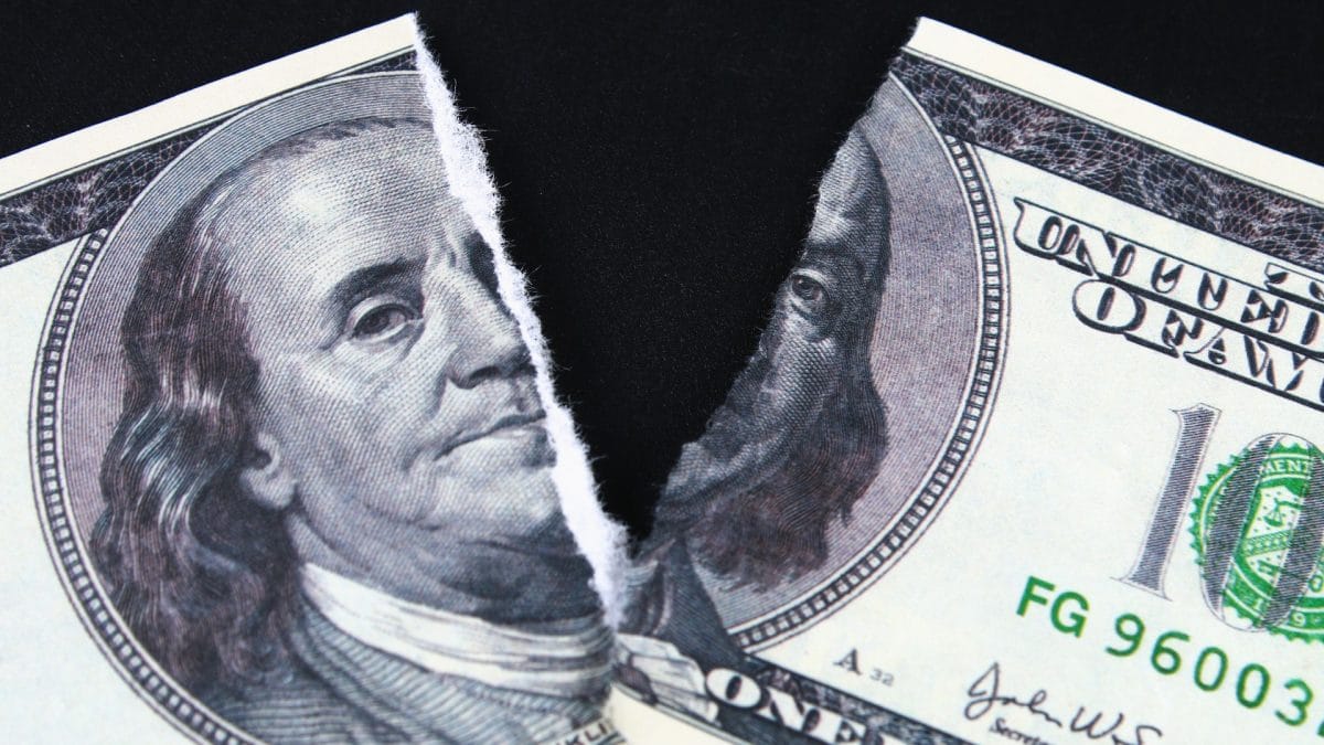 Nota de Dólar rasgada