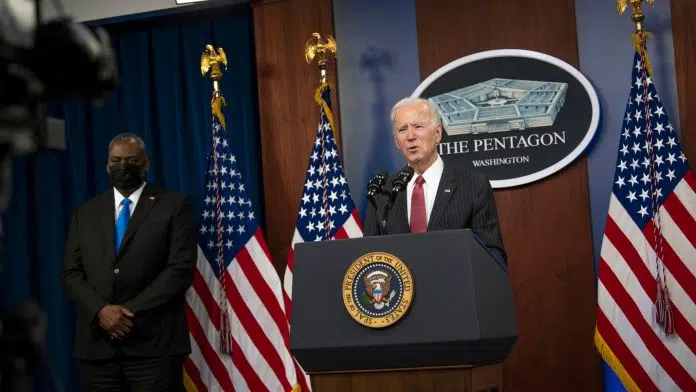 Presidente Joe Biden faz comentários ao pessoal do Departamento de Defesa no Pentágono