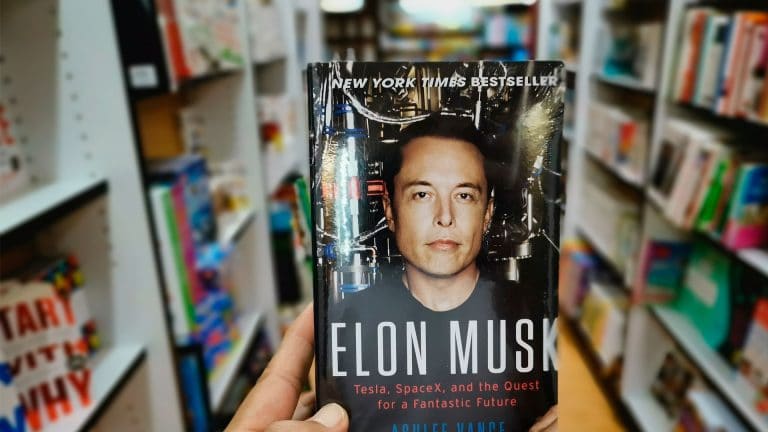 Livro biográfico de Elon Musk, CEO da Tesla e SpaceX.