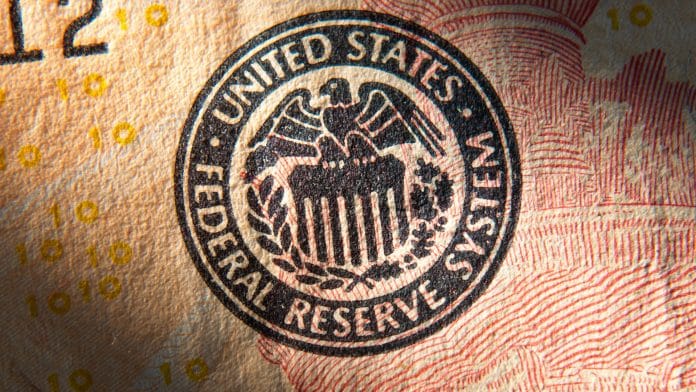 Símbolo do Banco Central dos EUA (Federal Reserve) em nota de dólar.