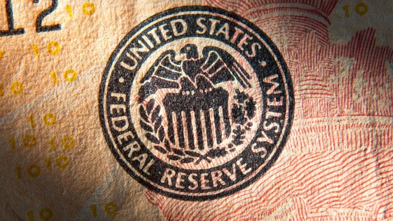 Símbolo do Banco Central dos EUA (Federal Reserve) em nota de dólar.