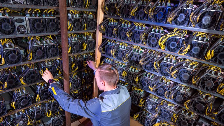 Mineradora de Bitcoin.