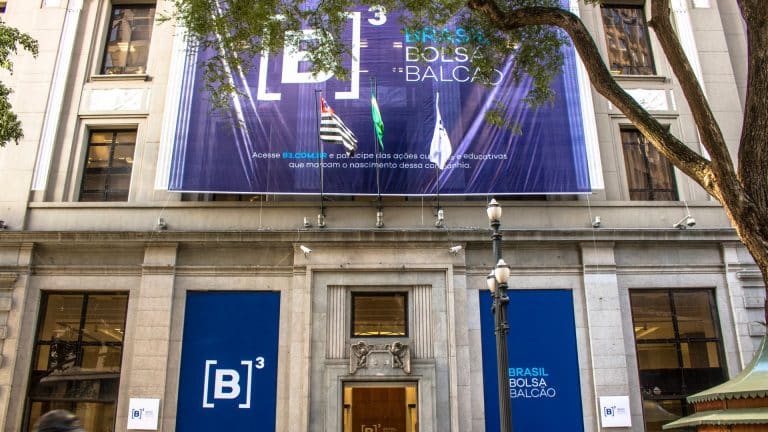 Brasil, Bolsa, Balcão - B3 e criptomoedas bitcoin tokens nfts